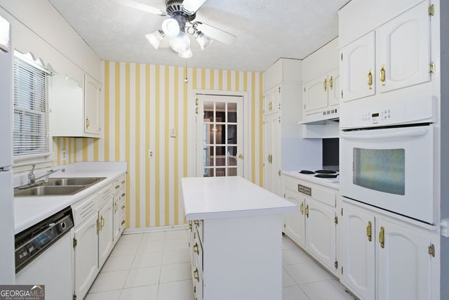 408 Willow Creek Road, Fairburn, GA 30213