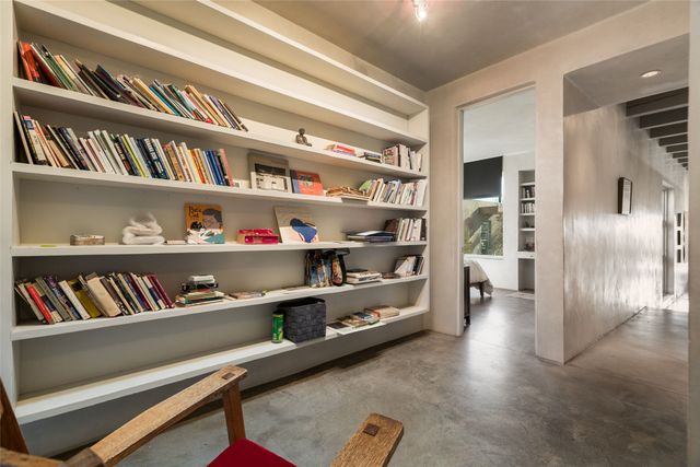 1291 Cerro Gordo Road, Santa Fe, NM 87501