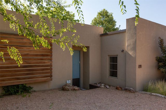 1291 Cerro Gordo Road, Santa Fe, NM 87501