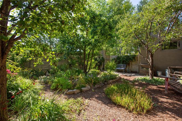 1291 Cerro Gordo Road, Santa Fe, NM 87501