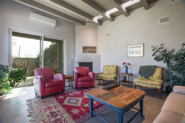 1291 Cerro Gordo Road, Santa Fe, NM 87501