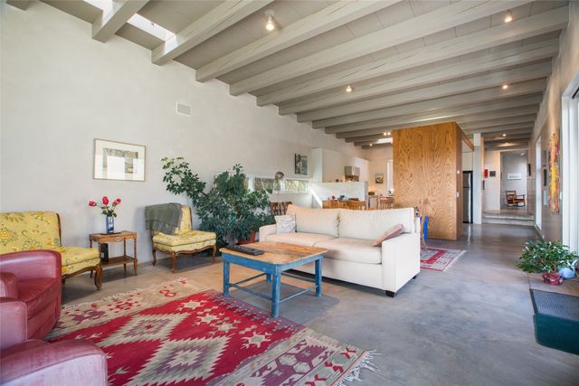 1291 Cerro Gordo Road, Santa Fe, NM 87501