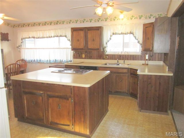 1540 Hialeah Place, Florissant, MO 63033