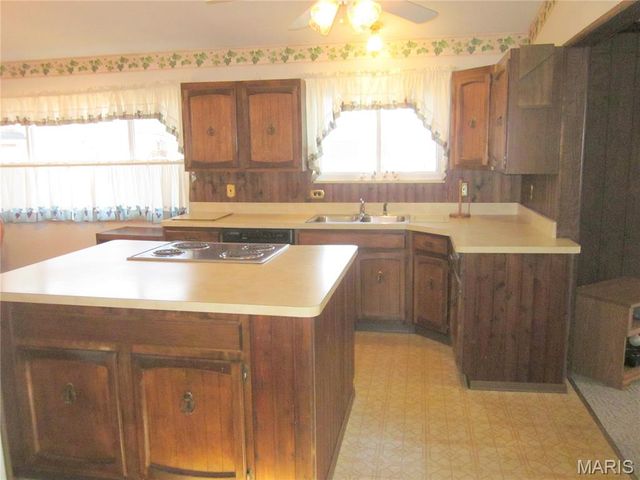 1540 Hialeah Place, Florissant, MO 63033