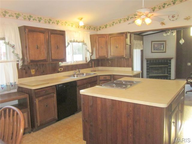 1540 Hialeah Place, Florissant, MO 63033