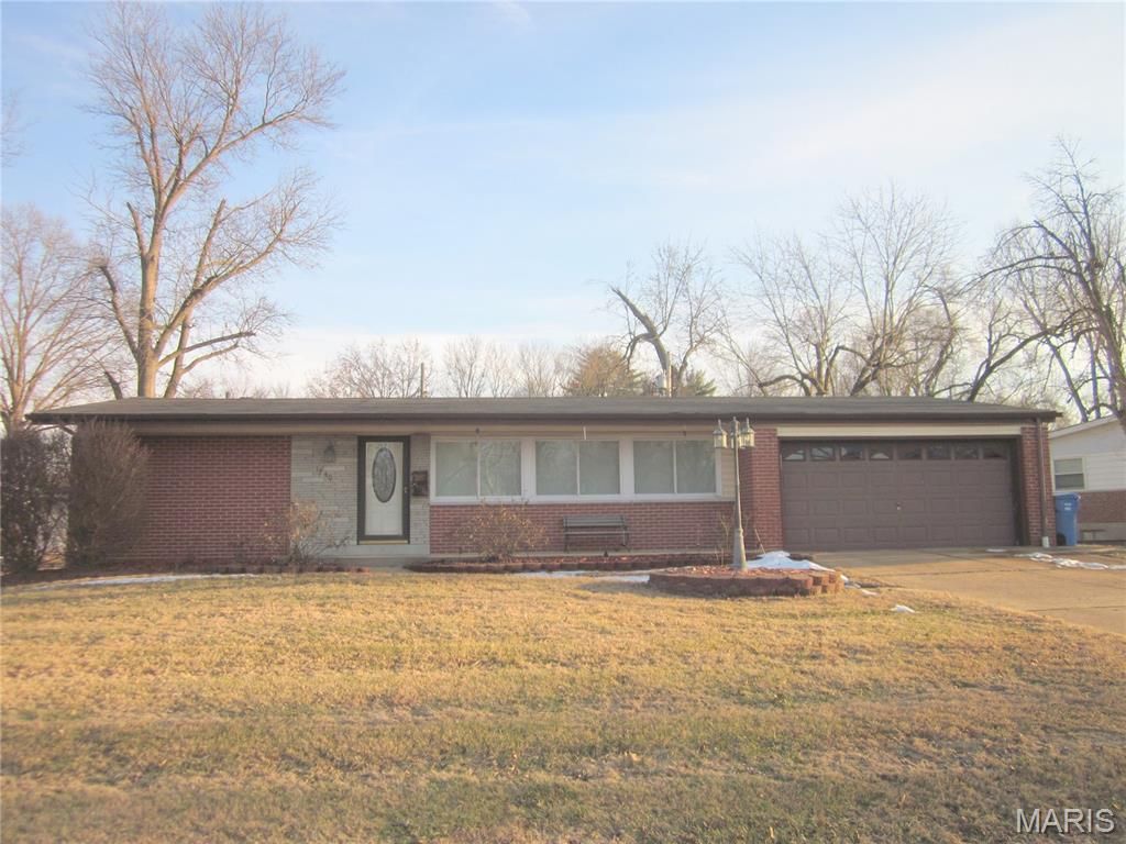 1540 Hialeah Place, Florissant, MO 63033