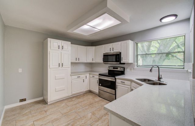13215 Bunker Hill Drive, Willis, TX 77318