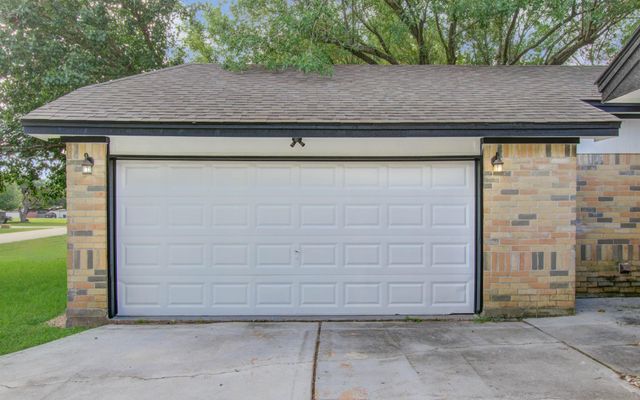 13215 Bunker Hill Drive, Willis, TX 77318
