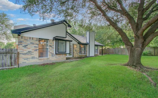13215 Bunker Hill Drive, Willis, TX 77318