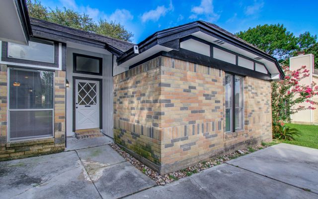 13215 Bunker Hill Drive, Willis, TX 77318