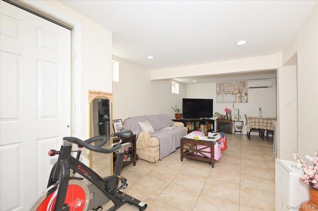 556 Park Avenue, West Hempstead, NY 11552