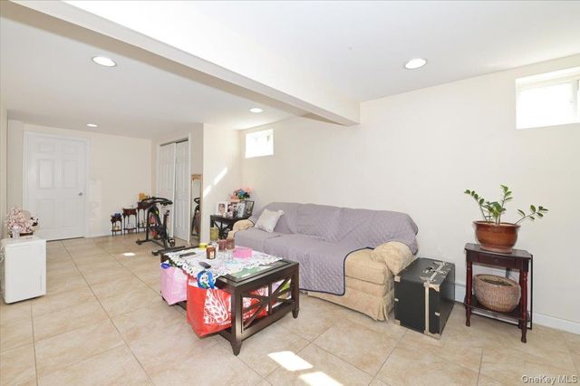 556 Park Avenue, West Hempstead, NY 11552