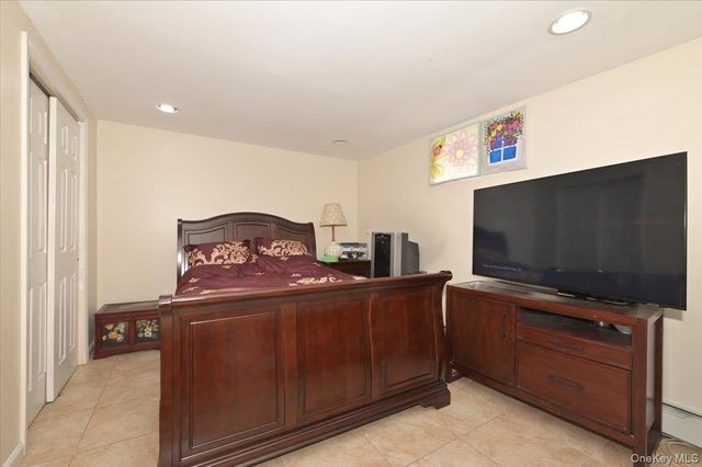 556 Park Avenue, West Hempstead, NY 11552