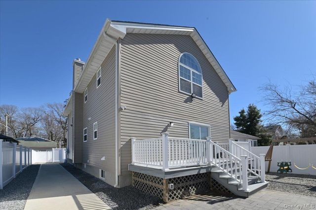 556 Park Avenue, West Hempstead, NY 11552