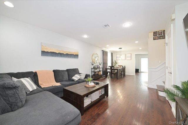 556 Park Avenue, West Hempstead, NY 11552