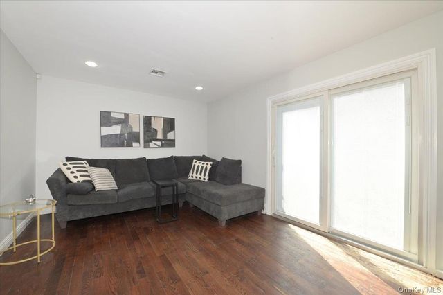 556 Park Avenue, West Hempstead, NY 11552