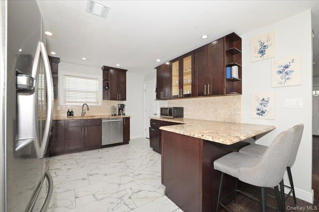 556 Park Avenue, West Hempstead, NY 11552