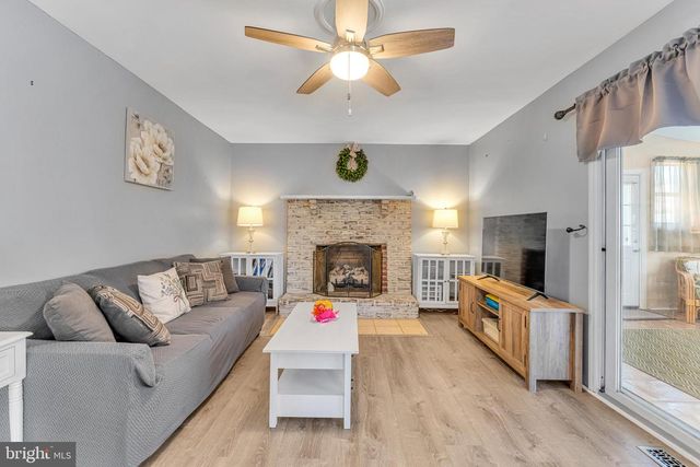 4 BARBARA PL, Somerdale, NJ 08083