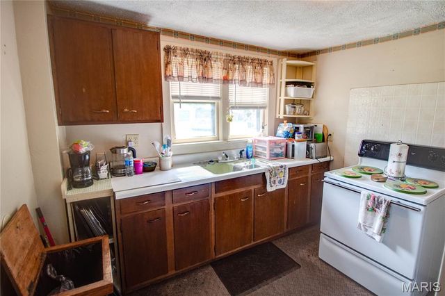 706 Harrison Street, Jerseyville, IL 62052