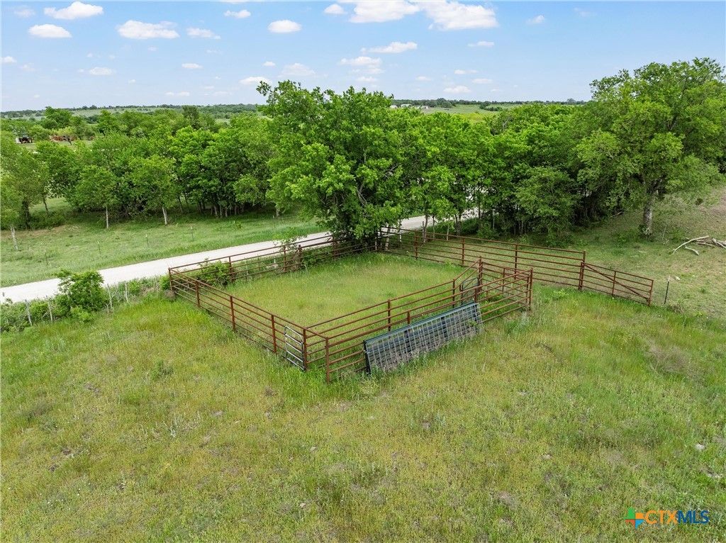 Image 3 of property listing at TBD Cr 462, Lott, TX 76656