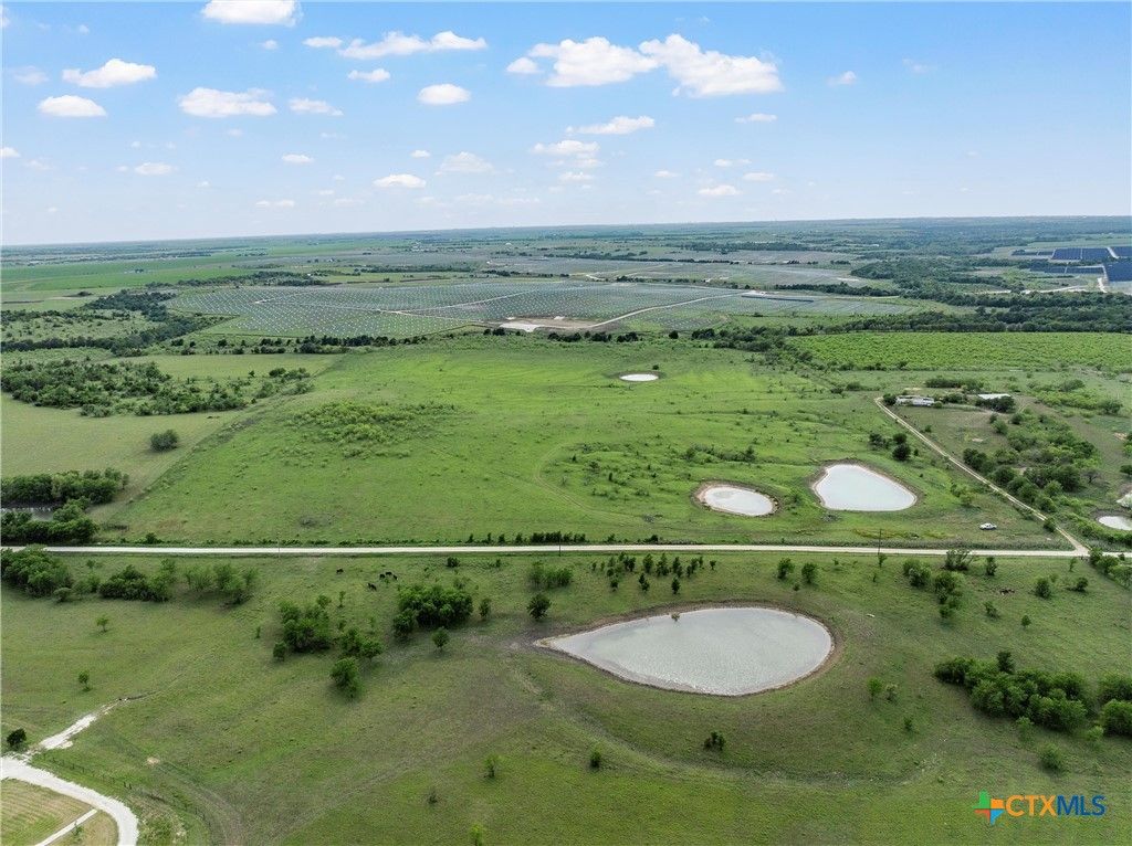 Image 4 of property listing at TBD Cr 462, Lott, TX 76656