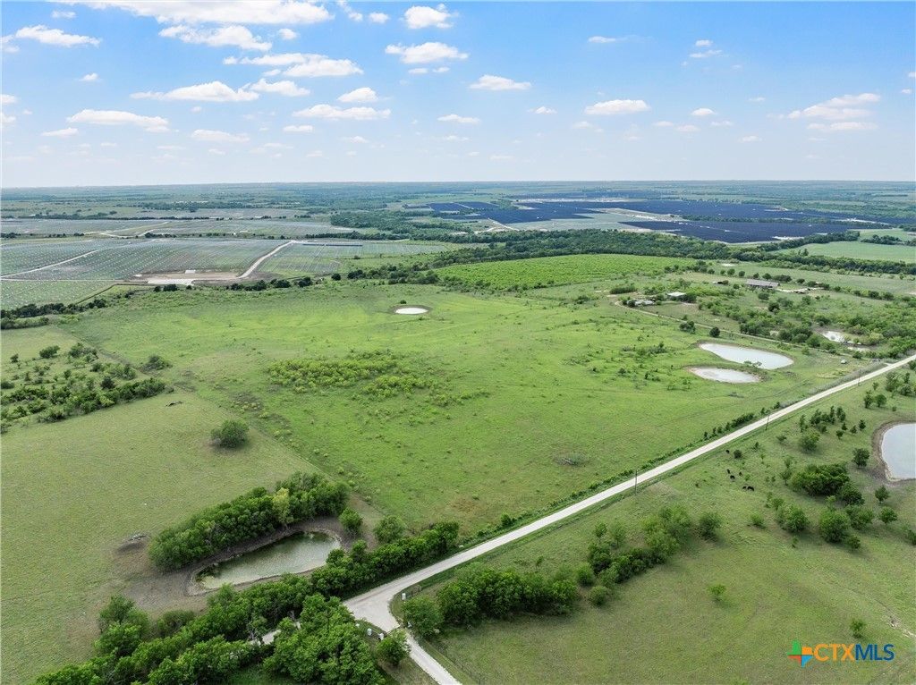 Image 5 of property listing at TBD Cr 462, Lott, TX 76656