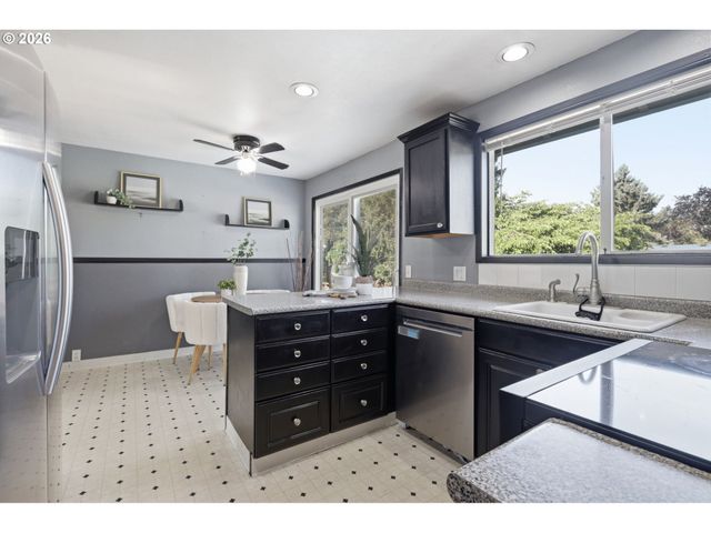 1215 Ne 195TH Ave, Portland, OR 97230