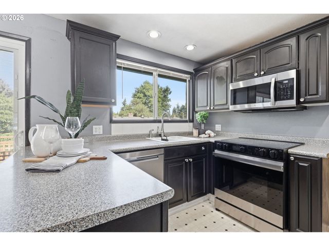1215 Ne 195TH Ave, Portland, OR 97230