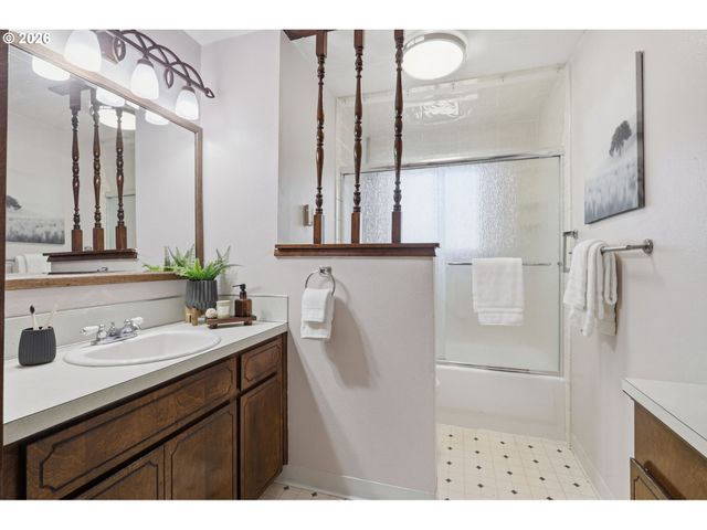 1215 Ne 195TH Ave, Portland, OR 97230