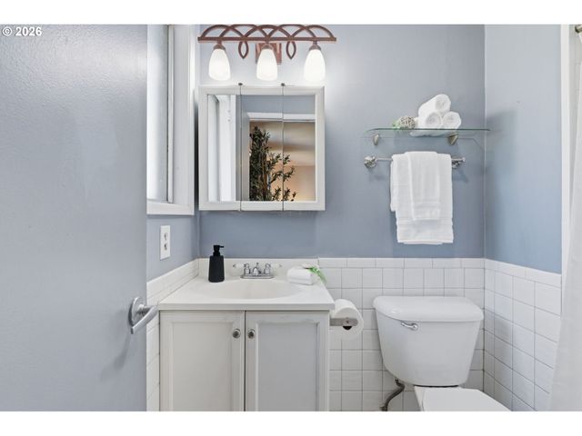 1215 Ne 195TH Ave, Portland, OR 97230
