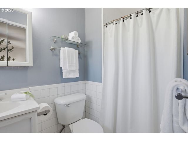 1215 Ne 195TH Ave, Portland, OR 97230