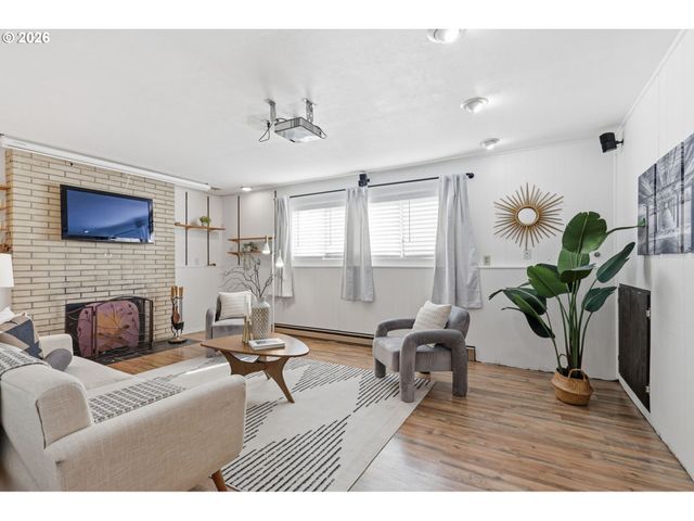 1215 Ne 195TH Ave, Portland, OR 97230