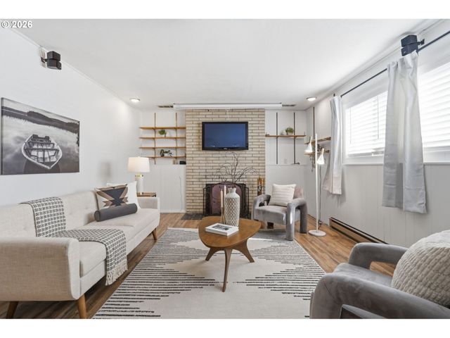 1215 Ne 195TH Ave, Portland, OR 97230