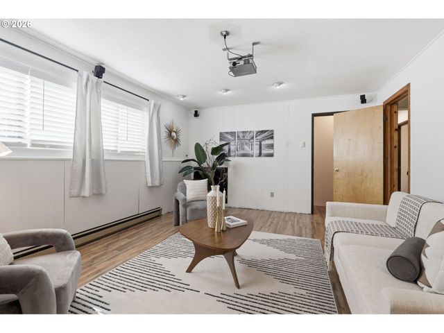 1215 Ne 195TH Ave, Portland, OR 97230