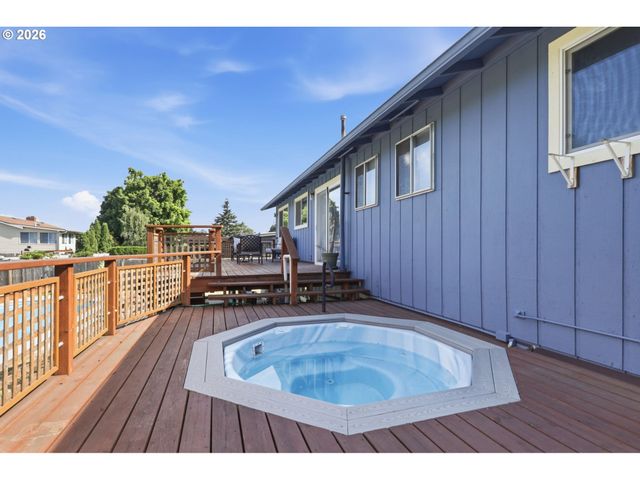 1215 Ne 195TH Ave, Portland, OR 97230
