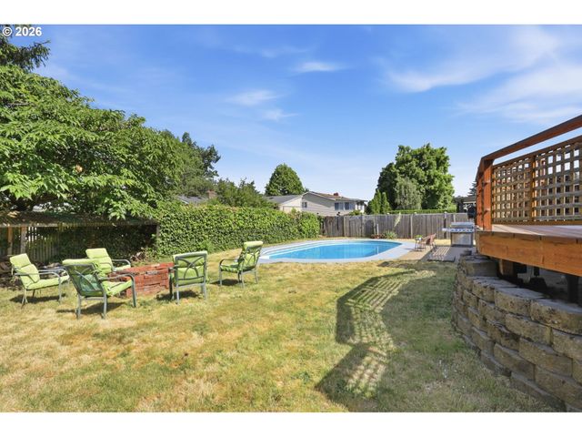1215 Ne 195TH Ave, Portland, OR 97230