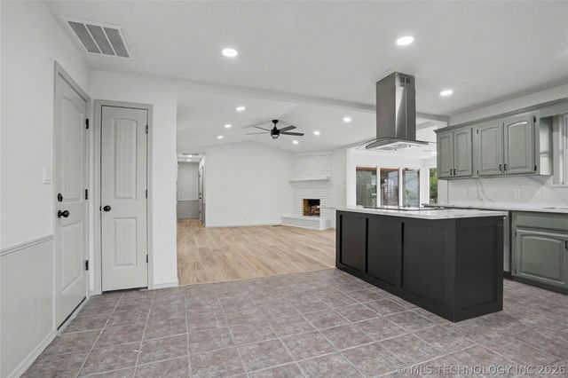 1525 E Valley View Road, Sapulpa, OK 74066