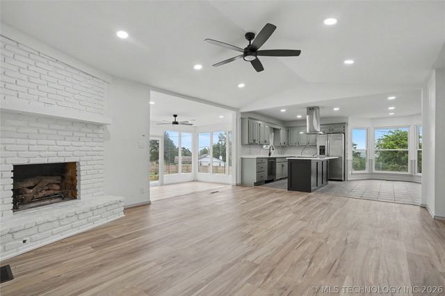 1525 E Valley View Road, Sapulpa, OK 74066