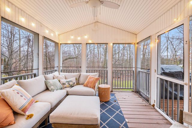 6382 Acorn Way, Fenton Charter Township, MI 48451