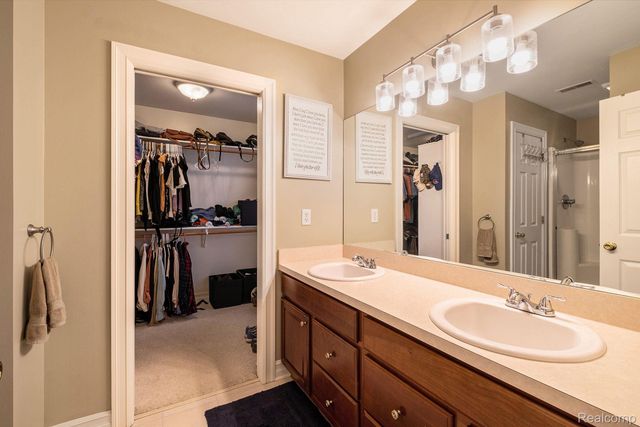 6382 Acorn Way, Fenton Charter Township, MI 48451