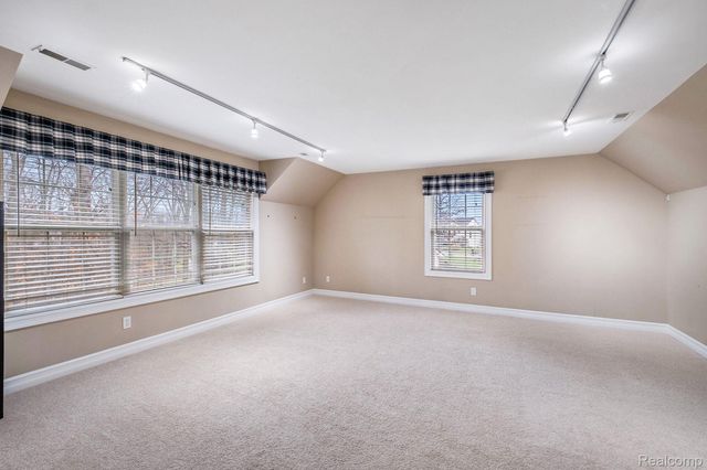 6382 Acorn Way, Fenton Charter Township, MI 48451