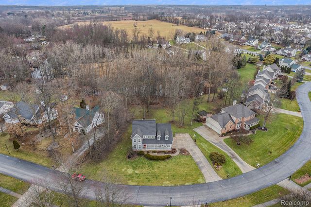 6382 Acorn Way, Fenton Charter Township, MI 48451