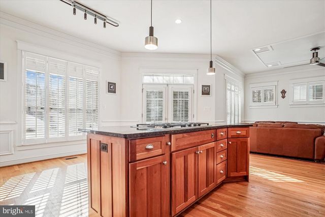 2500 12TH ST N, Arlington, VA 22201