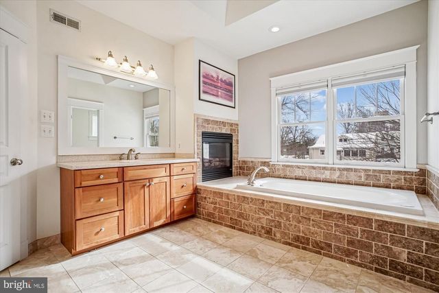 2500 12TH ST N, Arlington, VA 22201