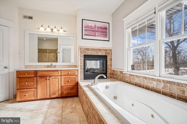 2500 12TH ST N, Arlington, VA 22201