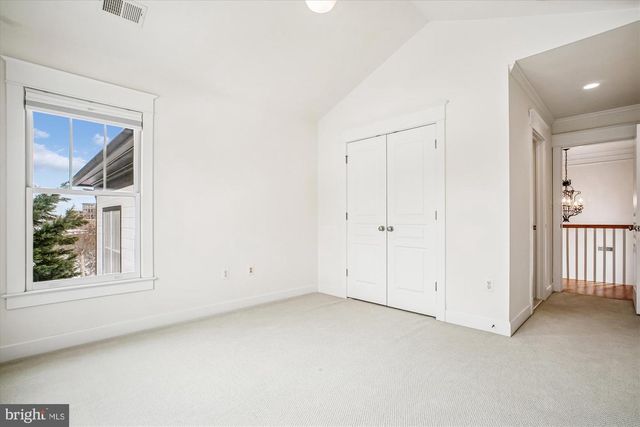 2500 12TH ST N, Arlington, VA 22201