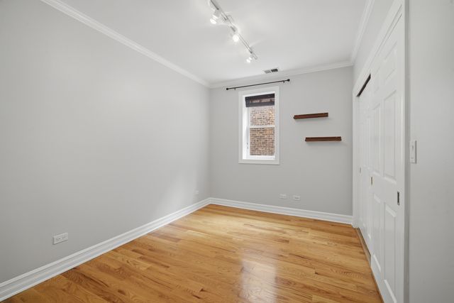 2449 W Foster Avenue 2E, Chicago, IL 60625