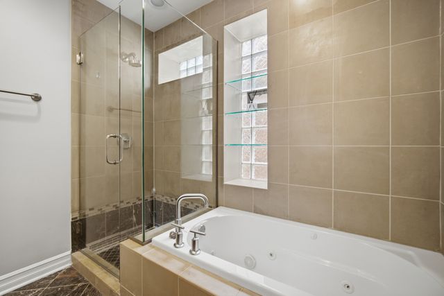 2449 W Foster Avenue 2E, Chicago, IL 60625
