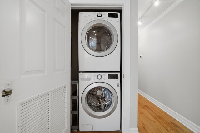 2449 W Foster Avenue 2E, Chicago, IL 60625
