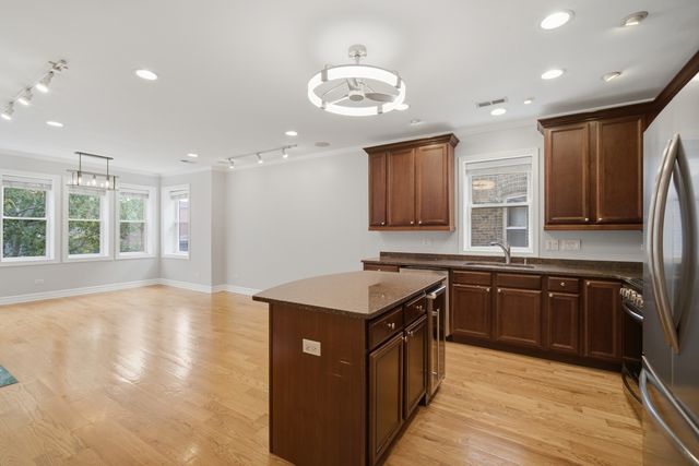 2449 W Foster Avenue 2E, Chicago, IL 60625